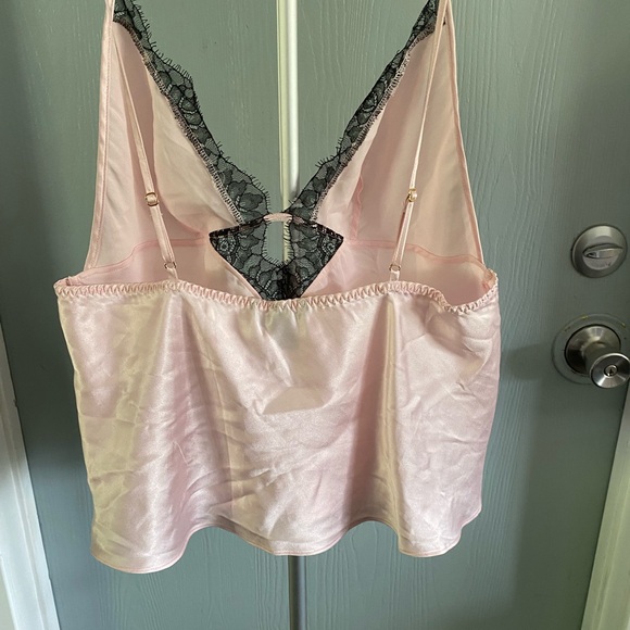 Victoria’s Secret adjustable strap camisole with Black Lace trim size XLarge - Picture 4 of 4